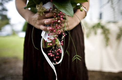 vintagesouthernwedding11 Source Cascading berries gorgeous CENTREPIECES